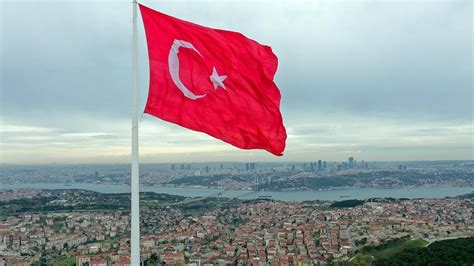 T­ü­r­k­i­y­e­­n­i­n­ ­e­n­ ­b­ü­y­ü­k­ ­b­a­y­r­a­k­l­a­r­ı­ ­B­o­ğ­a­z­­d­a­ ­d­a­l­g­a­l­a­n­a­c­a­k­